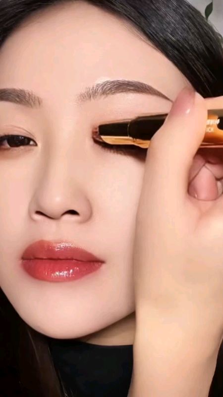 #eyeshadow #eyeshadowstick #eyeshadowpencil #glittereyeshadow #gradienteyeshadow #eyeshadowpallete #matteeyeshadow #dailymakeup #simplemakeup
